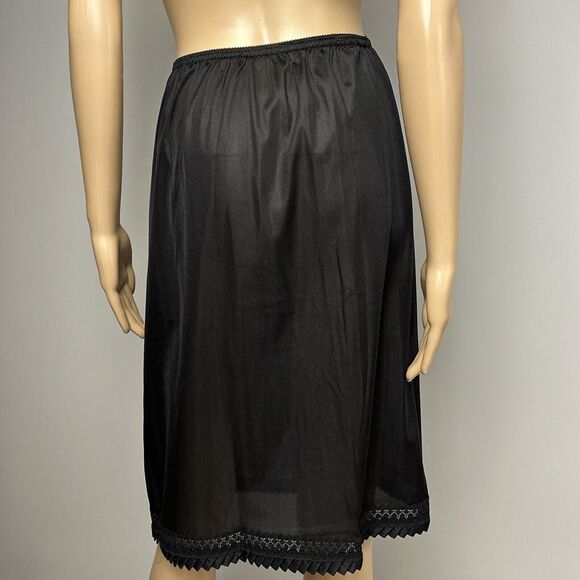 Vintage Fortune Half Slip Size Medium Black 100% Nylon Pleated Edge USA Silky - Picture 7 of 9
